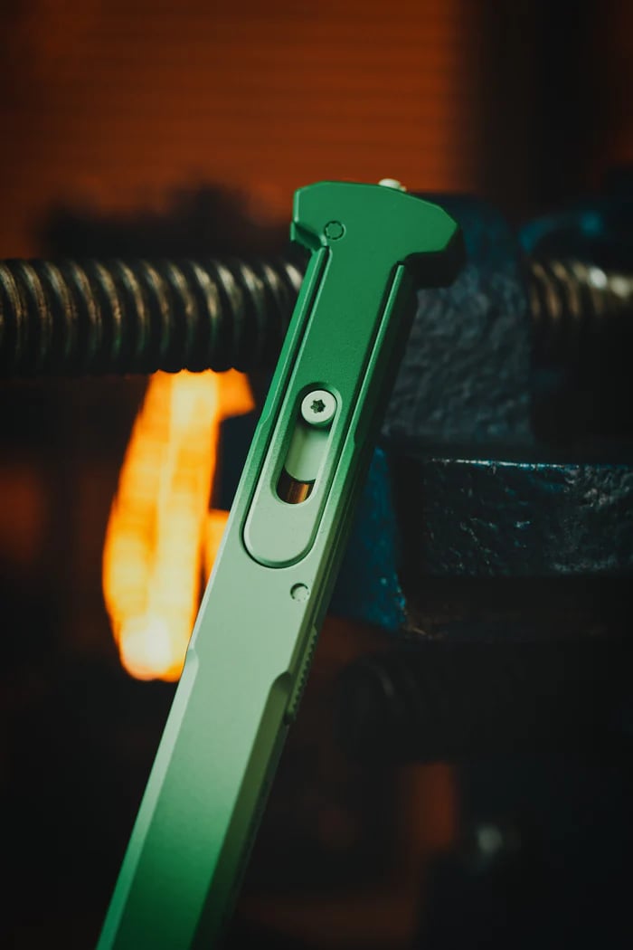 🍀 Lucky Shamrock Tactical Pen – Premium Titanium EDC Pen ✒️
