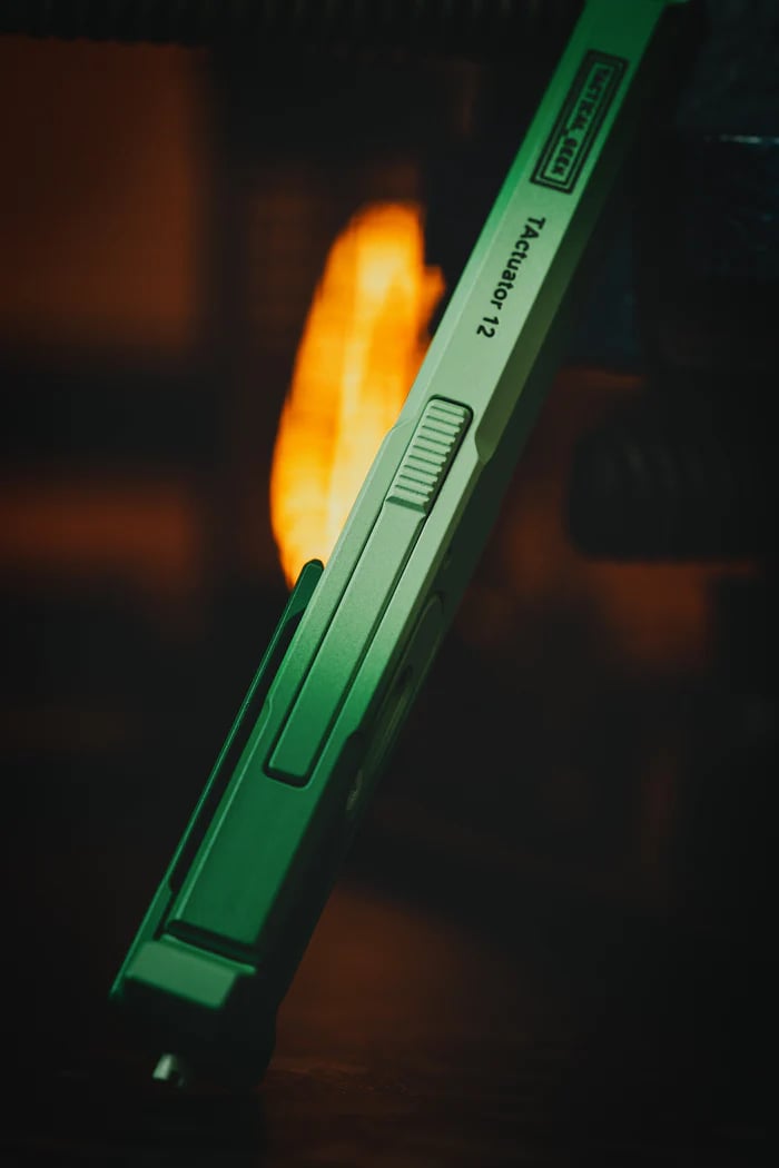 🍀 Lucky Shamrock Tactical Pen – Premium Titanium EDC Pen ✒️