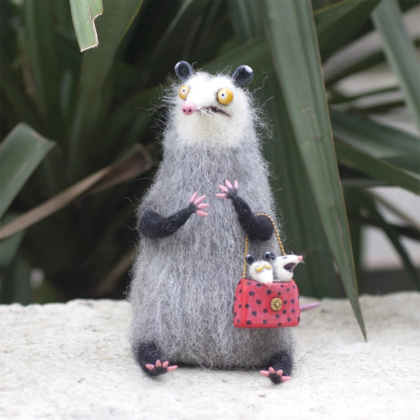 Anxious mother opossum (⏰6 in stock)