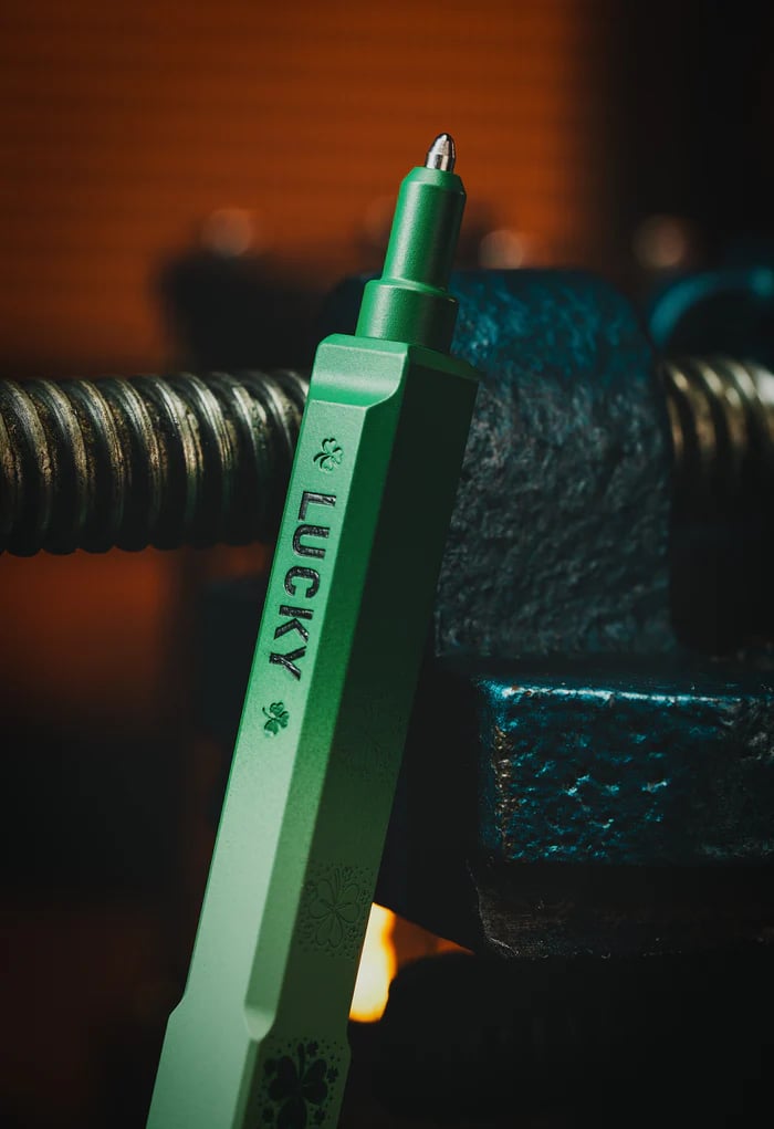 🍀 Lucky Shamrock Tactical Pen – Premium Titanium EDC Pen ✒️