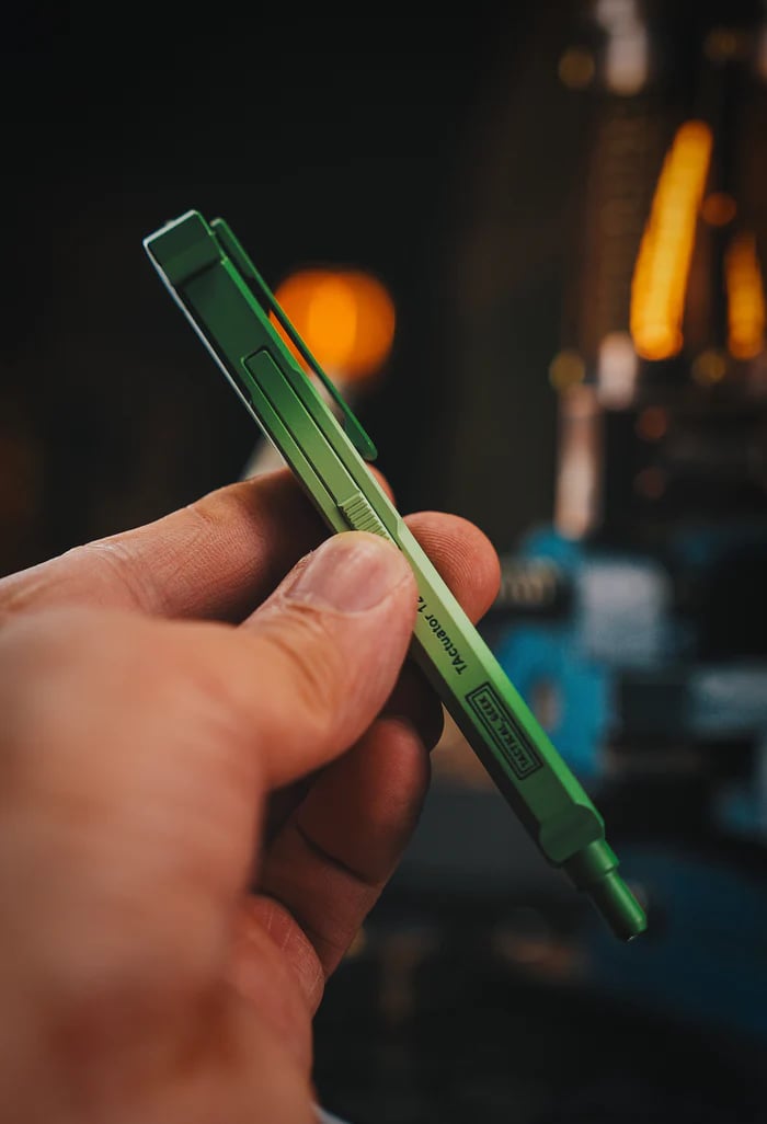 🍀 Lucky Shamrock Tactical Pen – Premium Titanium EDC Pen ✒️