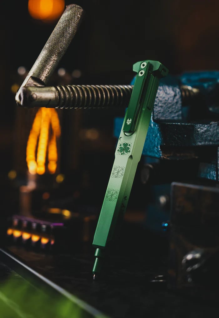 🍀 Lucky Shamrock Tactical Pen – Premium Titanium EDC Pen ✒️